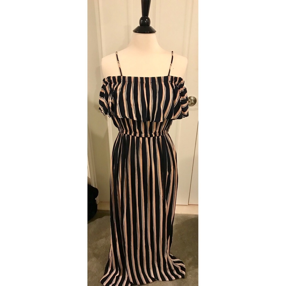 ☀️Off the shoulder maxi dress☀️